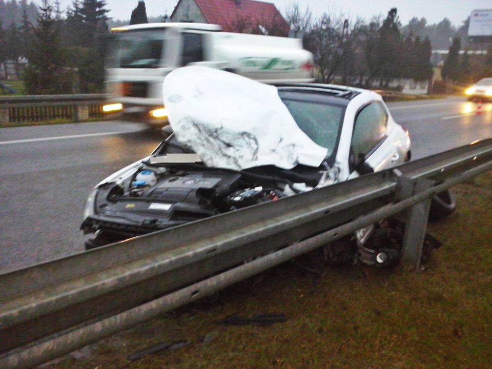Wypadek z udziałem DJ Doriana T. na S3. Źródło: OSP Różyca/Facebook