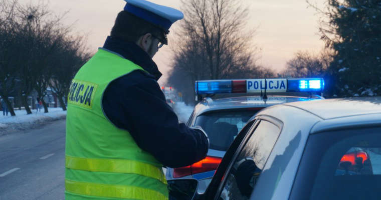 Policyjna kontrola na drodze. Źródło: Śląska Policja