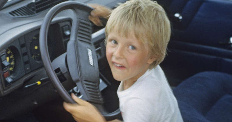 Dziecko za kierownicą samochodu Fot. CC0