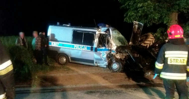 Wypadek radiowozu policji i ciągnika w miejscowości Albigowa na Podkarpaciu. Fot. Policja
