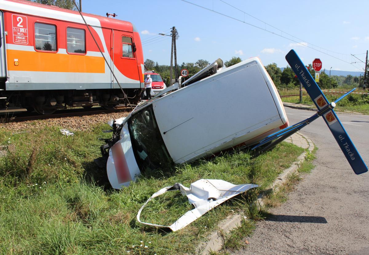 Wypadek na przejeździe kolejowym w Andrychowie. Fot. policja