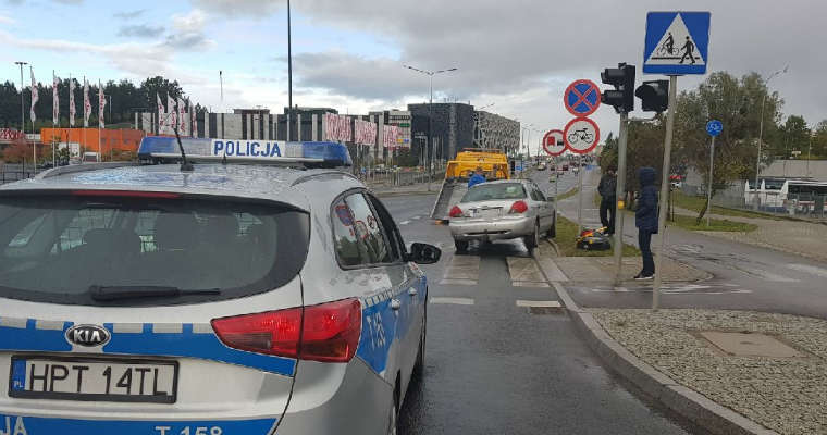 Kierowca omijający pojazdu buspasem potrącił 9-letnią rowerzystkę w Olsztynie. Fot. Policja