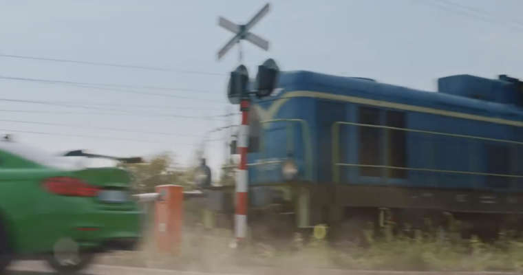 Fragment kontrowersyjnego klipu z kampanii reklamowej BMW M Town. Źrodło: Facebook/BMW Polska