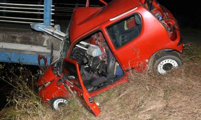 Seicento nadziało się na barierę w Woli Mysłowskiej (Lubelskie). Kierowca został ciężko ranny. Fot. Policja