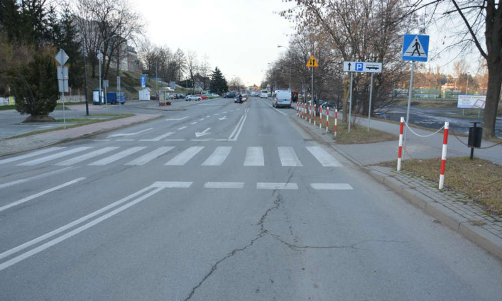 Na tym przejściu w Krośnie 19-letni kierowca potrącił 9-latkę. Dziewczynka została ranna. Fot. Policja