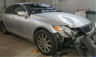 Lexus, którym śmiertelnie potrącono pieszego w woj. warmińsko-mazurskim Fot. Policja