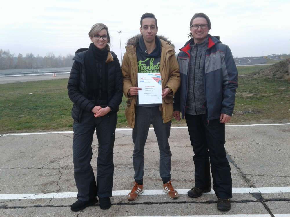 Autor tekstu po szkoleniu w ODTJ w Tomaszowie z instruktorami: Martą Mądry i Konradem Szmydkowskim Fot. arch. autora
