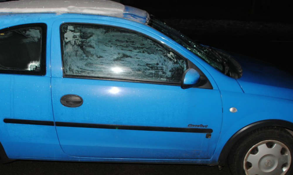 Kierowca, który potrącił pieszą w Zawierciu, miał zamarznięte szyby. Fot. Policja