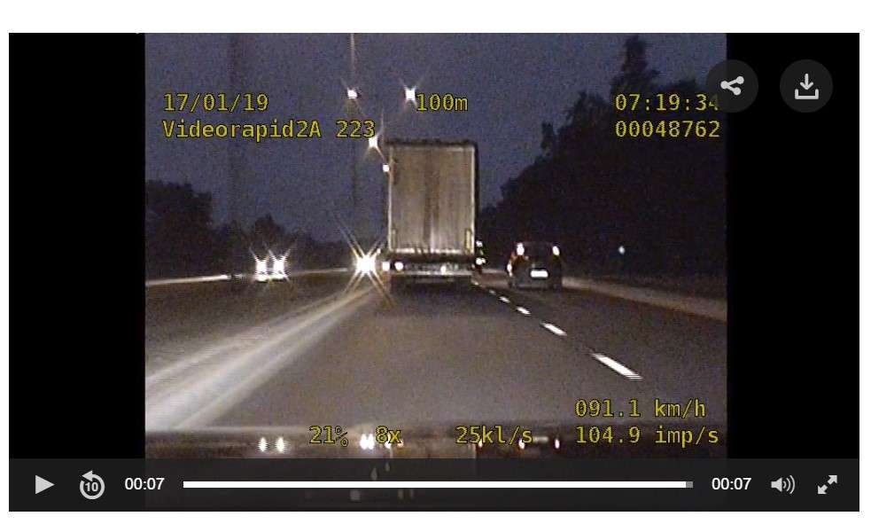 Policjanci zatrzymali w Grudziądzu kierowcę TIR-a, który pędził w obszarze zabudowanym 91 km/h. Okazało się, że kierowca miał sądowy zakaz prowadzenia pojazdów. Fot. Podkarpacka Policja