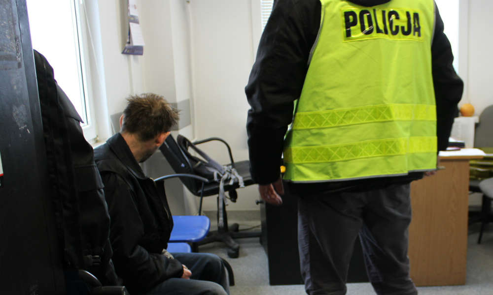 Policja zatrzymała 40-latka, który miał wczoraj w nocy jechać pod prąd na autostradzie A1 i spowodować karambol, w którym zginęła jedna osoba. Fot. Policja