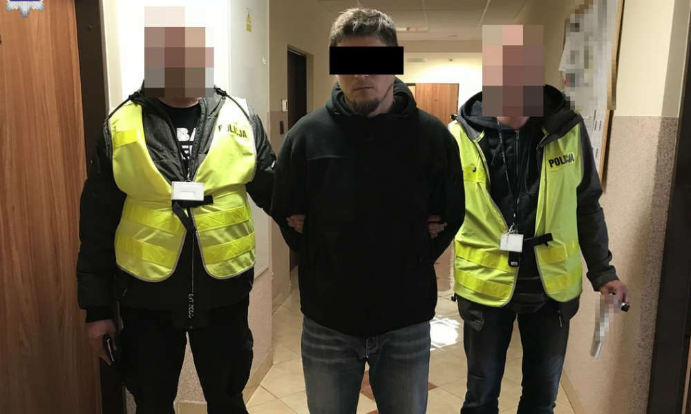 39-latek z gminy Piaski potrącił śmiertelnie rowerzystkę i odjechał. Po wypadku sam naprawiał samochód Fot. policja