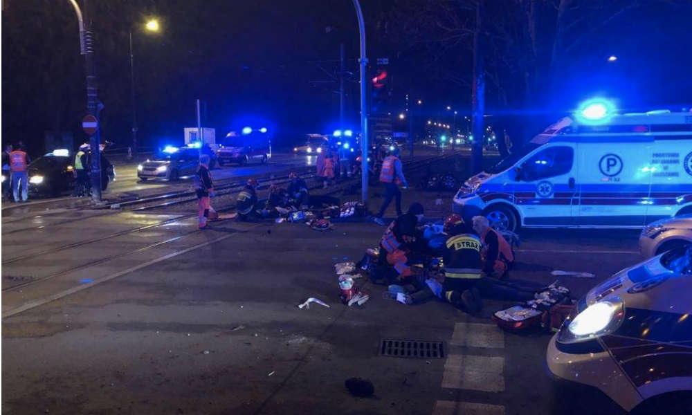 W sobotnim wypadku na ul. Puławskiej w Warszawie zginęło trzech mężczyzn. Fot. Facebook/KM PSP Warszawa