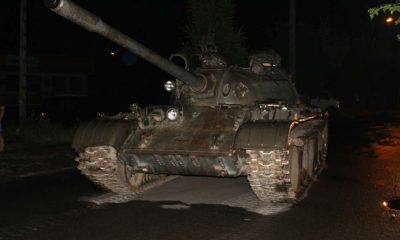 Czołg T55, którym pijany 49-latek jeździł po ulicach Pajęczna. Fot. Policja