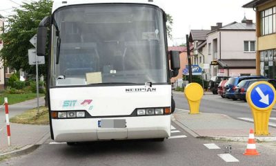 Kierowca autobusu wjechał w 74-latkę przechodzącą przez przejście dla pieszych w Tarnogrodzie Fot. Policja