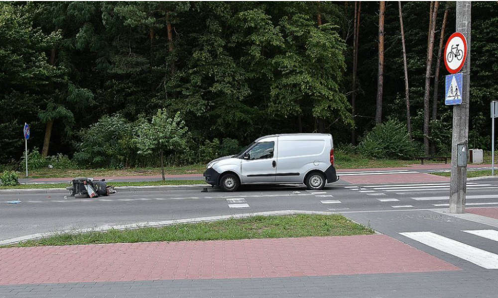 Do wypadku w Poniatowej doszło w środku dnia, około południa Fot. Policja