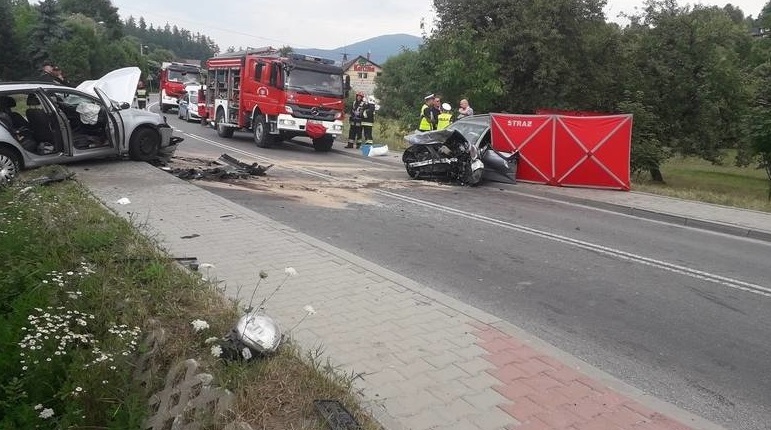 W wypadku na Zakopiance zginął policjant z Krakowa. Fot. Straż Pożarna
