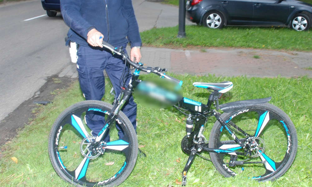 Cedry Wielkie. Ośmiolatek na rowerze potrącony przez motocyklistę. Fot. Policja