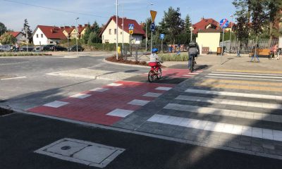 Przy szkole w Józefosławiu powstały ścieżki i przejazdy rowerowe. Fot. Łukasz Zboralski/brd24.pl