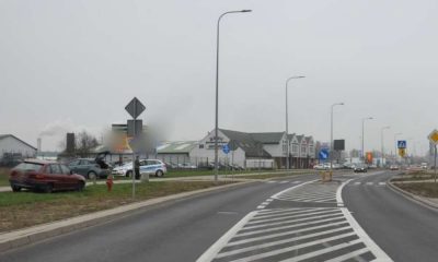 Kobieta z dwójką dzieci została potrącona na przejściu dla pieszych w Piszu. Fot. Policja