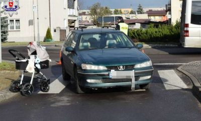 Kobieta wjechała w matkę z dwójką małych dzieci przechodzącą przez przejście dla pieszych w Janowie Lubelskim Fot. Policja