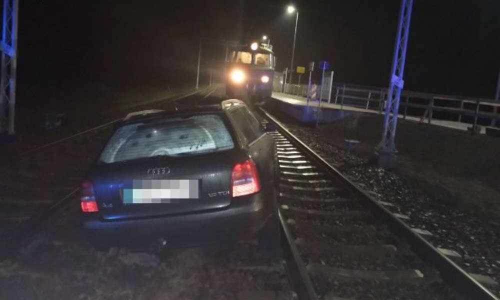 Pijany kierowca zasnął na przejeździe kolejowym w Starej Wsi Fot. Policja