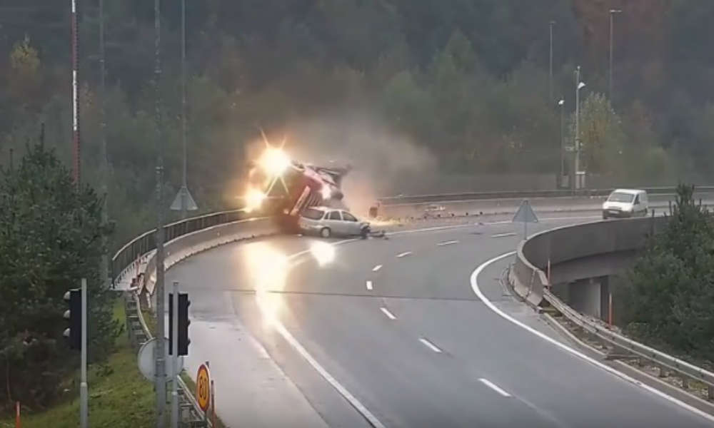 Wypadek na obwodnicy Lublany Źródło: YouTube