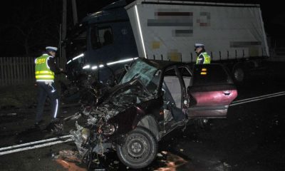 19-latek nie zapanował nad samochodem i zginął w zderzeniu czołowym z ciężarówką Fot. Policja