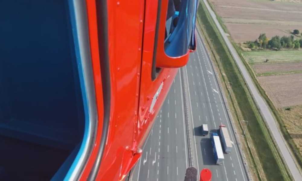 Policyjny helikopter podczas akcji drogówki nad autostradą A2 Fot. Policja