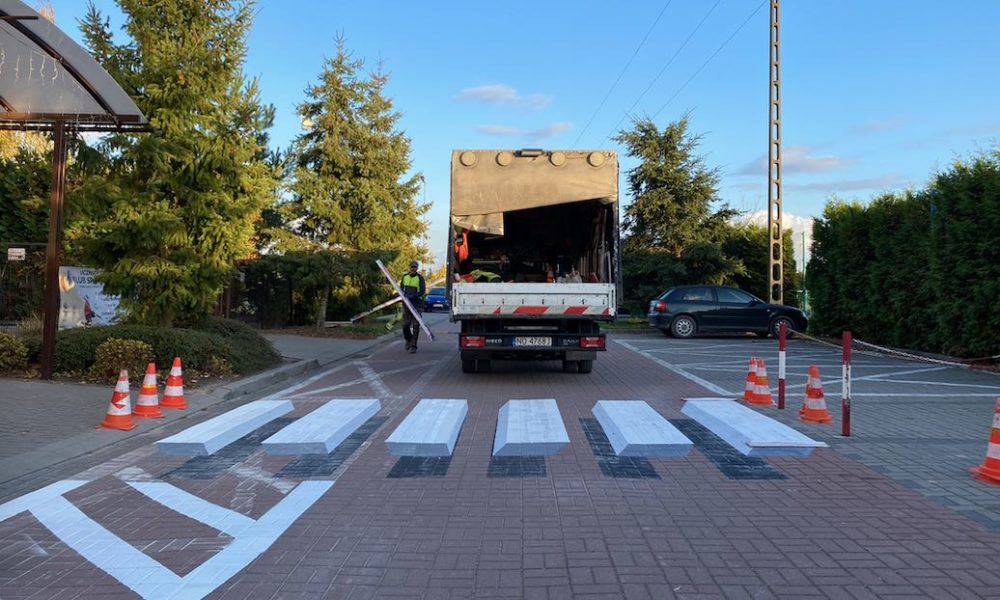 Oznakowanie 3D namalowane przez Budimex przy szkole nie rozwiązuje problemów zgłaszanych przez mieszkańców Fot. mat. prasowe