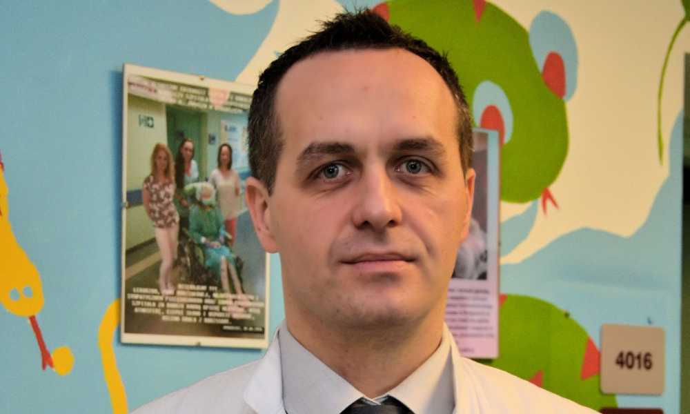 Dr Przemysław Gałązka chirurg dziecięcy z Katedry Pediatrii, Hematologii i Onkologii Collegium Medicum w Bydgoszczy
