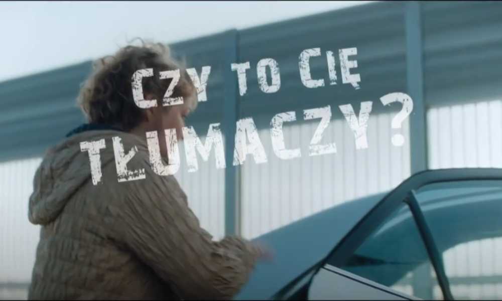 Kadr ze spotu Krajowej Rady BRD do kampanii w sprawie zmian prawa dotyczącego pieszych, które zacznie obowiązywać w Polsce 1 czerwca