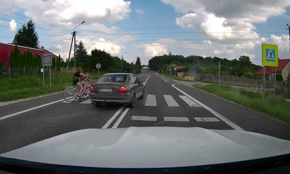 18-letni kierowca prawie zabił dziewczynki na przejściu dla pieszych Fot. Policja