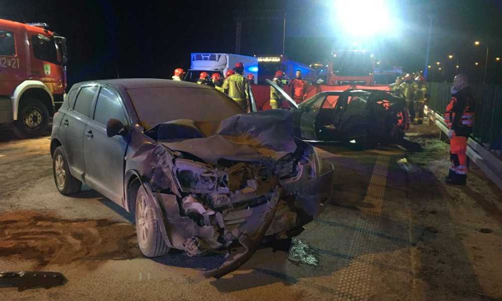 W wypadku na trasie S3 w Zielonej Górze zginęły dwie osoby. Fot. KM PSP Zielona Góra