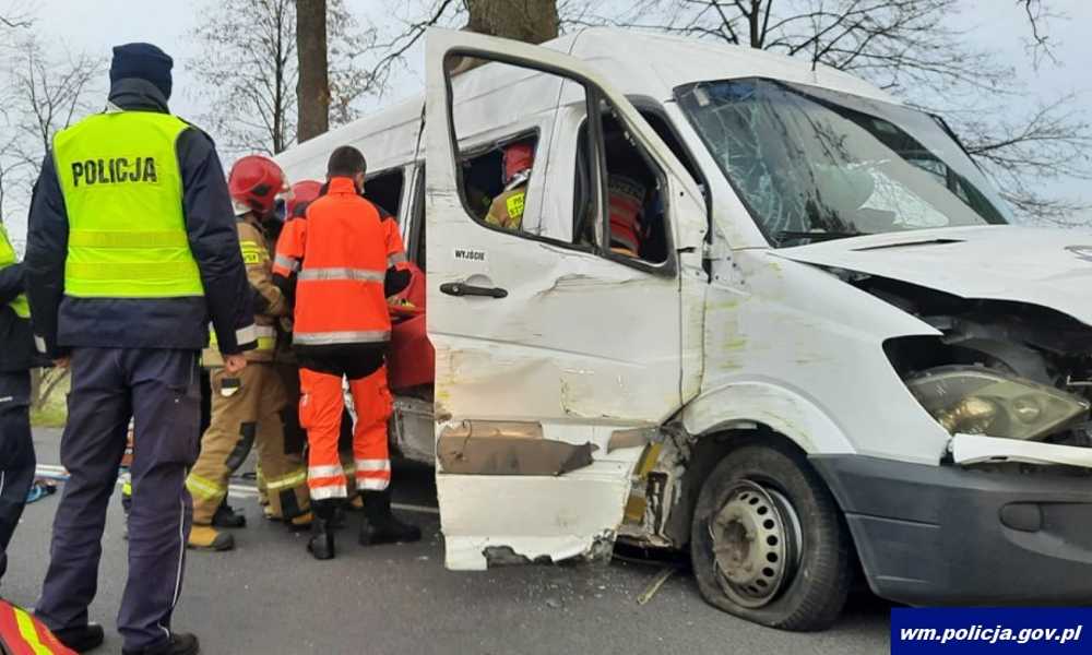 Wypadek autobusu z dziećmi w Warmińsko-Mazurskiem Fot. Policja