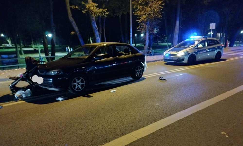 23-letni kierowca wjechał w wózek z 2-latkiem i w jego opiekunkę. Zostali ranni Fot. Policja
