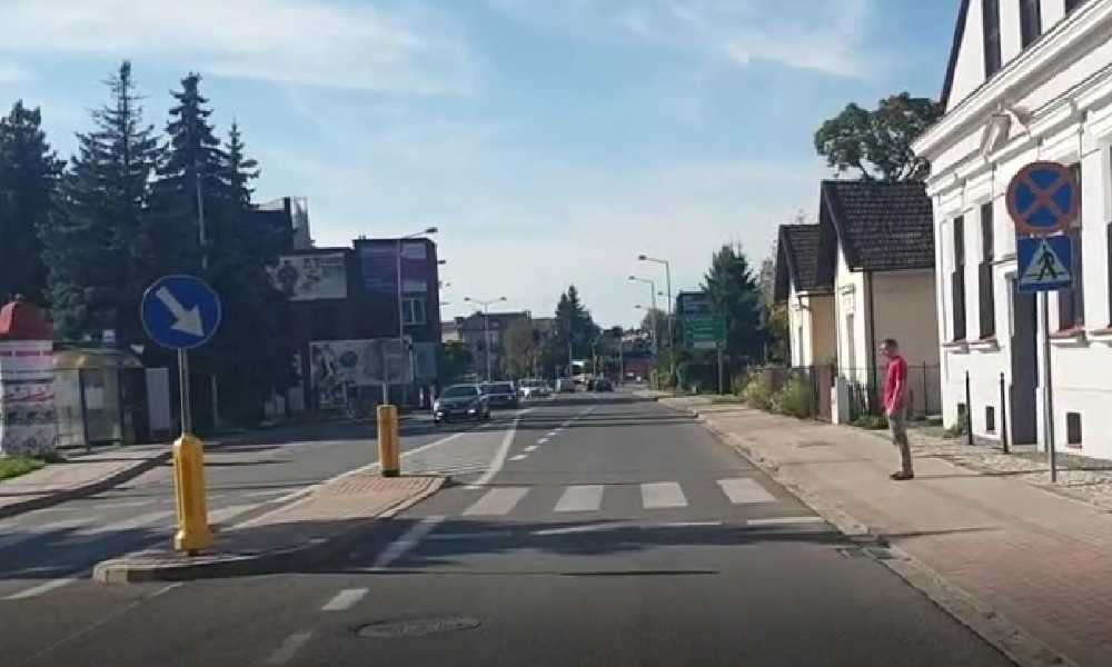 Kadr ze skandalicznego pytania serwowanego od grudnia na egzaminie teoretycznym na prawo jazdy w Polsce Źródło: MI