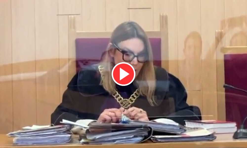 Rozprawa w sprawie Beaty Kozidrak w sądzie Źródło: Twitter/Fakt