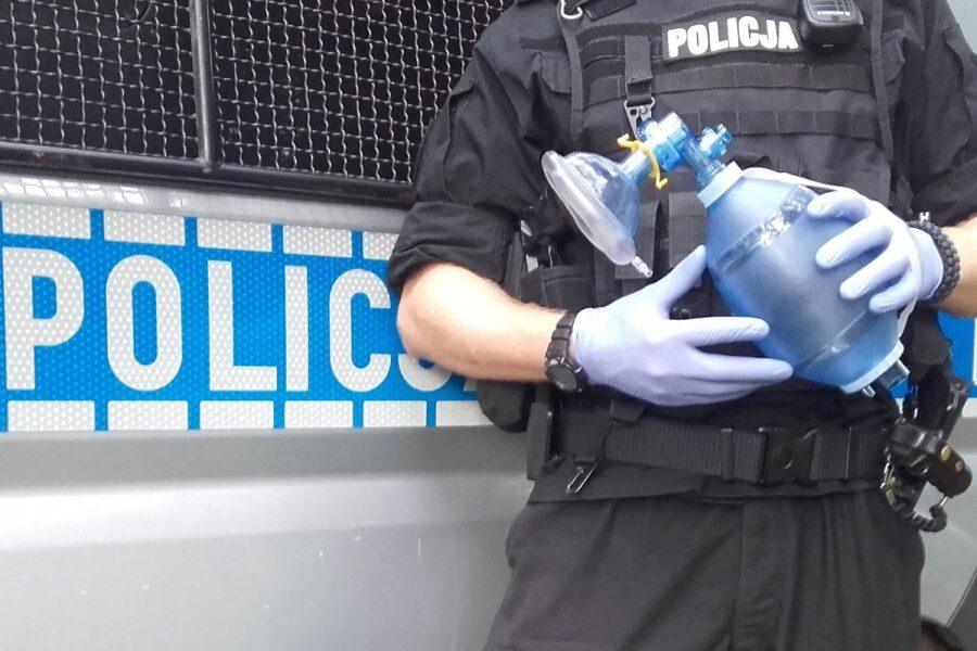 Policjanci są szkoleni do udzielania pierwszej pomocy Fot. Policja