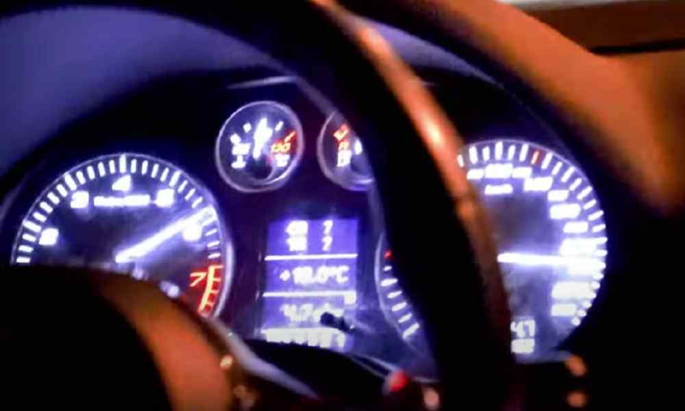 Kierowca w pewnym momencie przekracza 200 km/h Źródło: YouTube/Warsaw Nigh Racing