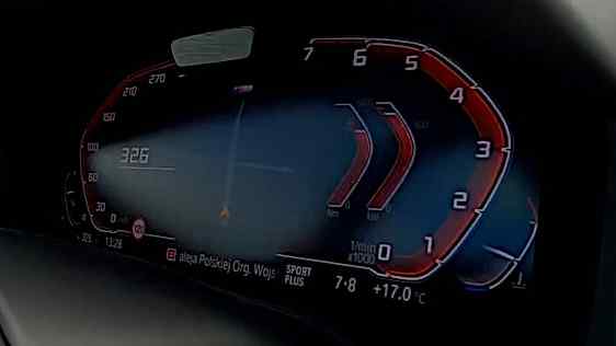 Kadr z filmu zamieszczonego przez firmę Mobile Coders z testu osiągnięć BMW - kierowca jechał 326 km/h po drodze pod Warszawą Źródło: X/bandyci z kamerką