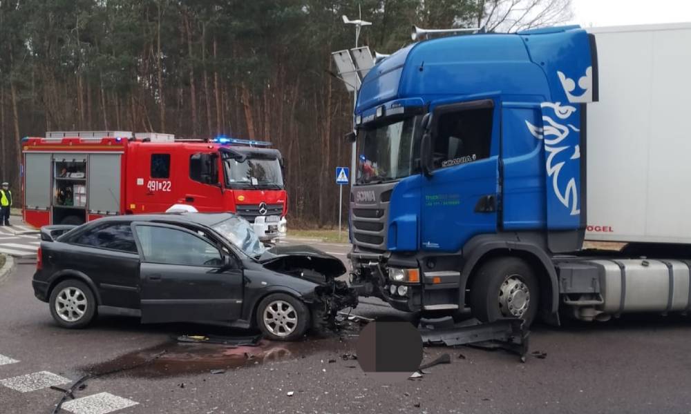 Zderzenie ciężarówki i osobówki w Glinnym Stoku Fot. Policja
