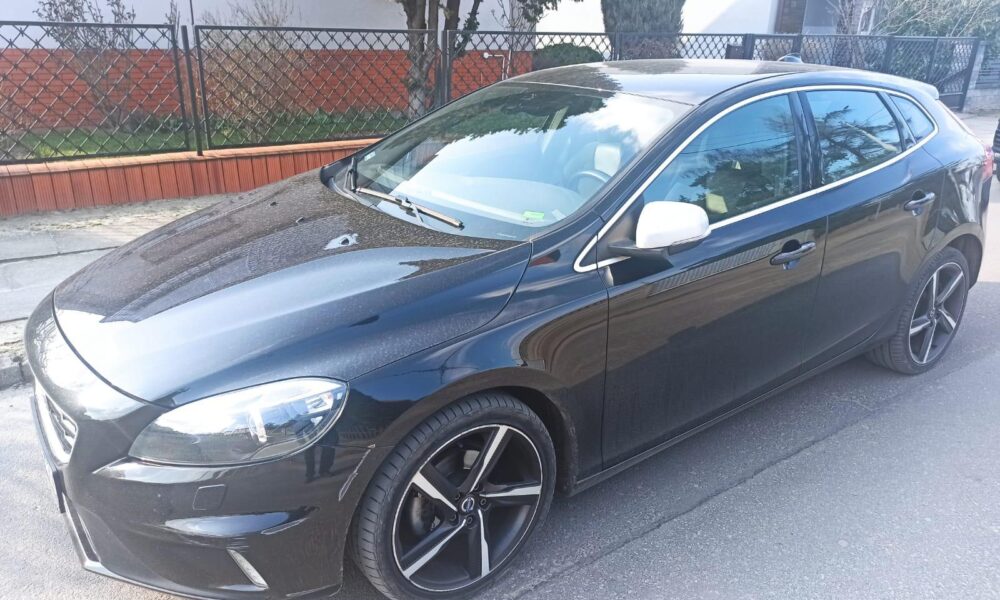 Kierowca tego volvo jechał pijany w Krotoszynie. Policja zabezpieczyła mu auto w związku z przepisami o konfiskacie pojazdów Fot. Policja