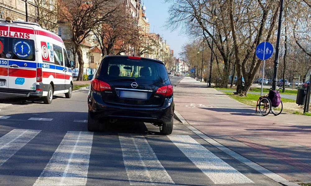 Przejście dla pieszych, na którym kierowca wjechał w kobietę na wózku inwalidzkim w Nowej Soli Fot. Policja