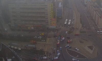 Akcja ratunkowa po wypadku na Placu Rodła w Szczecinie. Widok z kamery internetowej