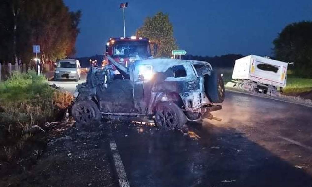 Spalona toyota, w której zginął Arkadiusz Tomiak Źródło: Facebook/OSP Bysław