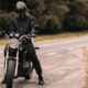 Na motocyklu warto się zabezpieczyć i mieć odpowiednią odzież Fot. mat. reklamodawcy