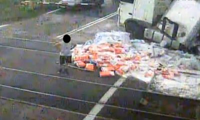 Co najmniej dwie kamery nagrały to, co działo się na przejeździe w Ołtarzewie. Na filmach widać, że kierowca ciężarówki wjechał na tory, gdy nie miał możliwości kontynuowania jazdy, bo był zator. Po wypadku wyszedł z kabiny i przyglądał się temu, co narobił