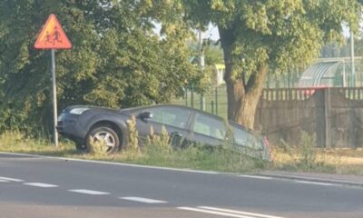 Niedaleko od miejsca, gdzie pijany kierowca zabił 12-latka, jechała kolejna pijana kierująca - wypadła autem do rowu obok placu zabaw Źródło: Facebook/Grupa Zaborów, Zaborówek, Feliksów, Wiktorów, Wyględy, Borzęcin Mały/Duży, Wólka