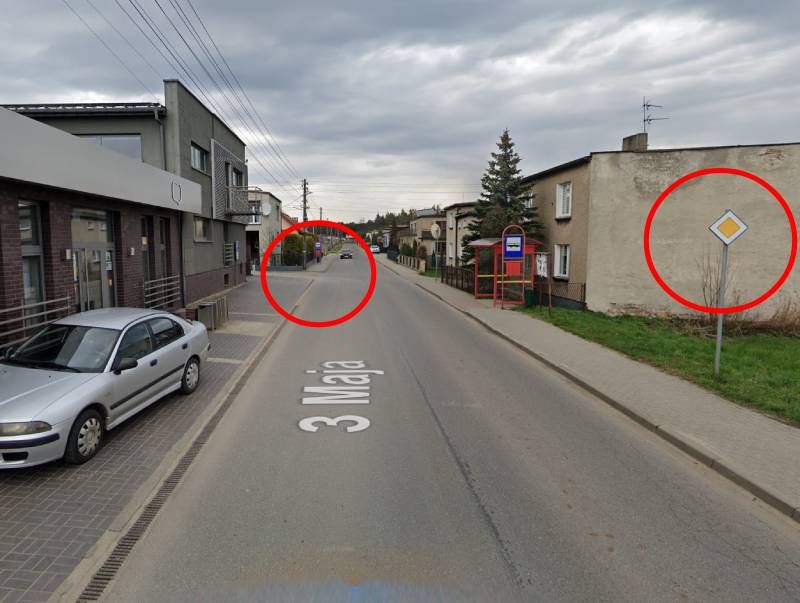 Miejsce kolizji w Świerklańcu. Widać wyraźnie, że do zderzenia doszło na skrzyżowaniu. W takim miejscu wyprzedzania zakazuje prawo Fot. Google Maps