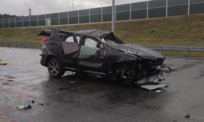 Policyjne BMW po dachowaniu na A1 Źródło: X/Cezary Gmyz